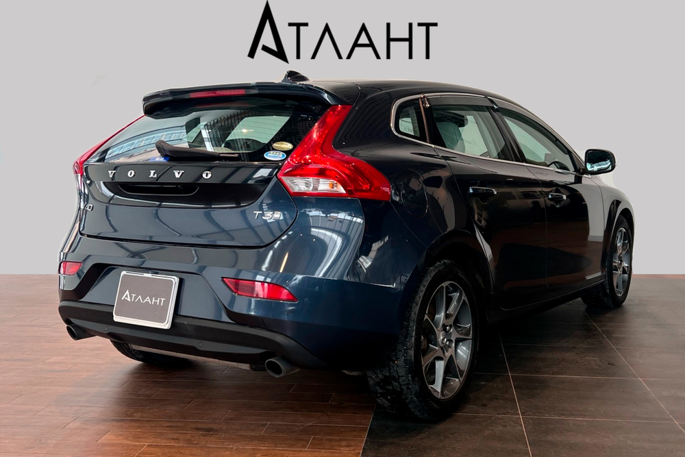 Volvo V40, 2017 год