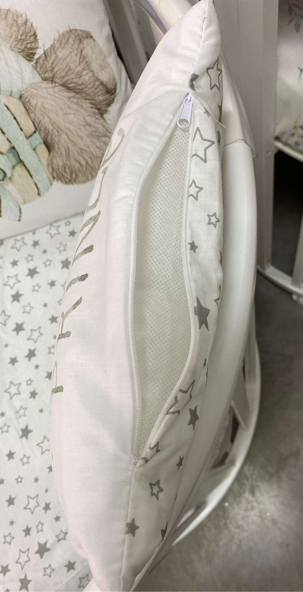 Комплект в кроватку 18 предметов "Мишка с коробкой и короной", сатин