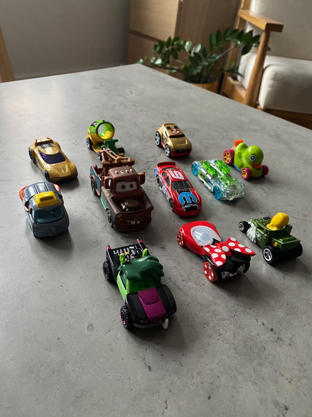 Набор из 11 машинок