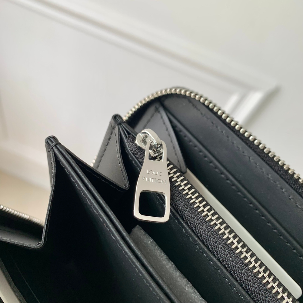 Louis Vuitton Zippy Wallet