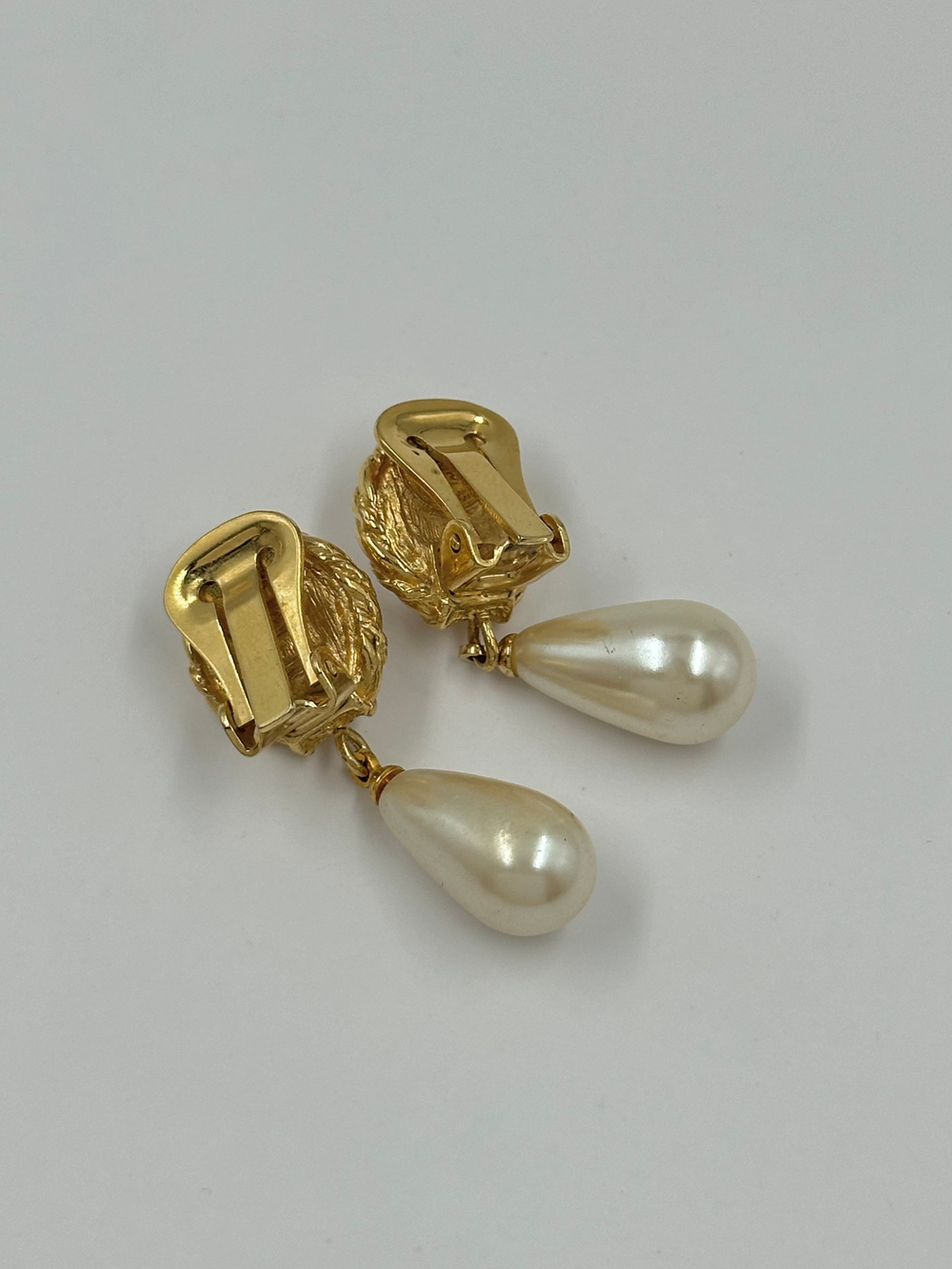 Клипсы с «жемчужными» подвесками Givenchy