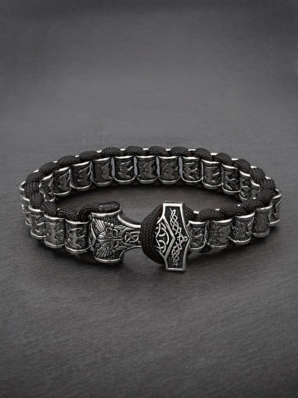 Фото браслета в скандинавском стиле из серебра 925 пробы.