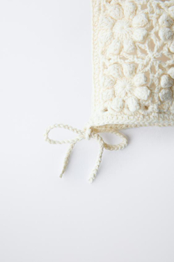 ZARA ЧЕПЧИК ИЗ КРУЖЕВА КРОШЕ, ЭКРЮ