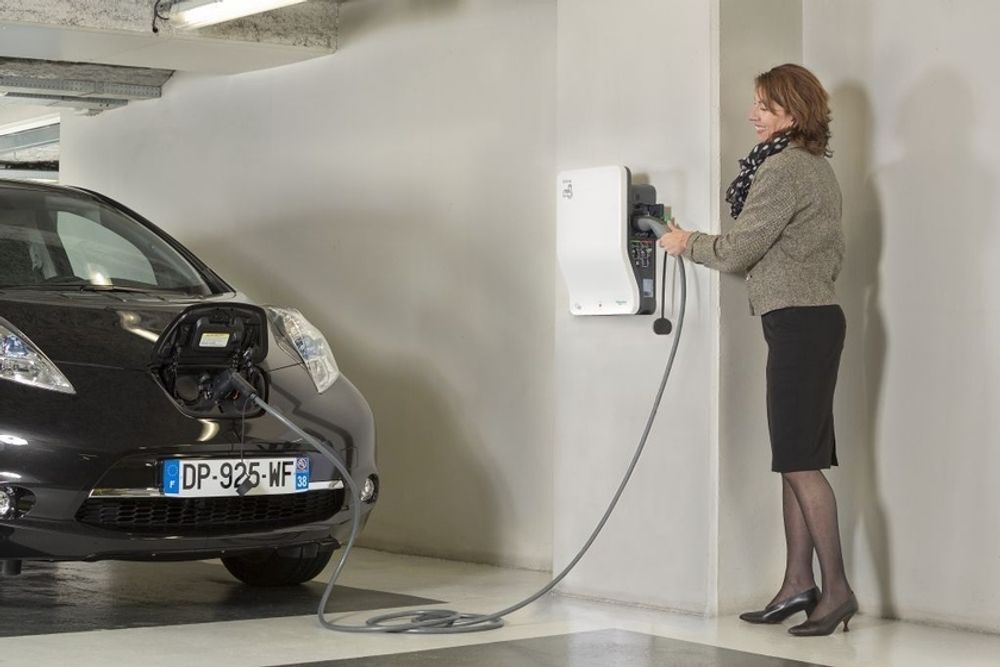 Зарядная станция EVlink Smart Wallbox (EVB1A22P4EKI) - 3