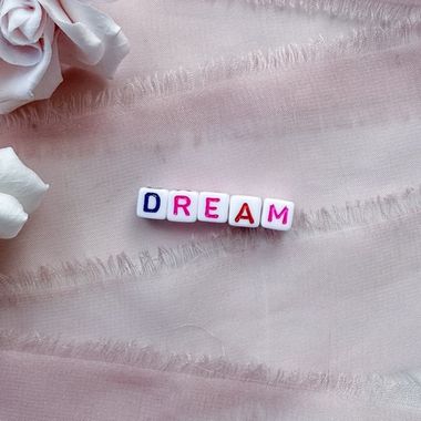 Надпись DREAM
