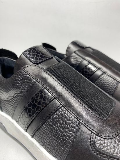 Кроссовки женские