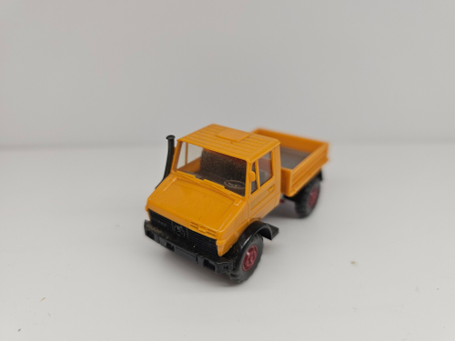 Грузовик MB Unimog