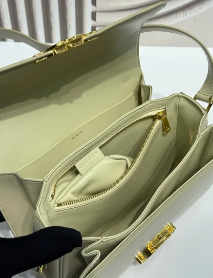 Сумки CELINE CLASSIQUE TRIOMPHE из блестящей кожи