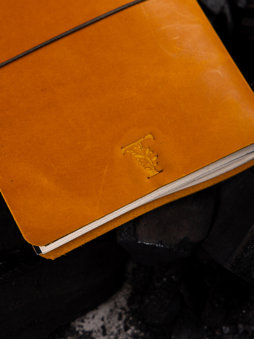 Блокнот из кожи на резинке А6 с тетрадями Orange