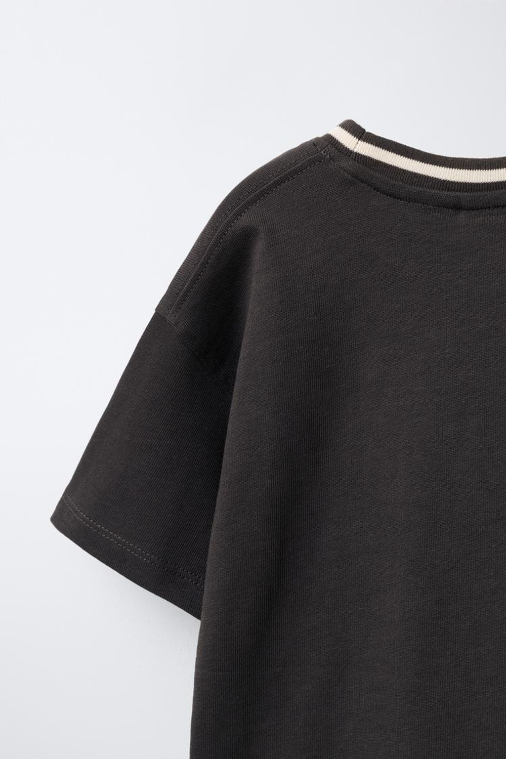 ZARA ФУТБОЛКА С ВЫШИТОЙ НАДПИСЬЮ, АНТРАЦИТОВО-СЕРЫЙ