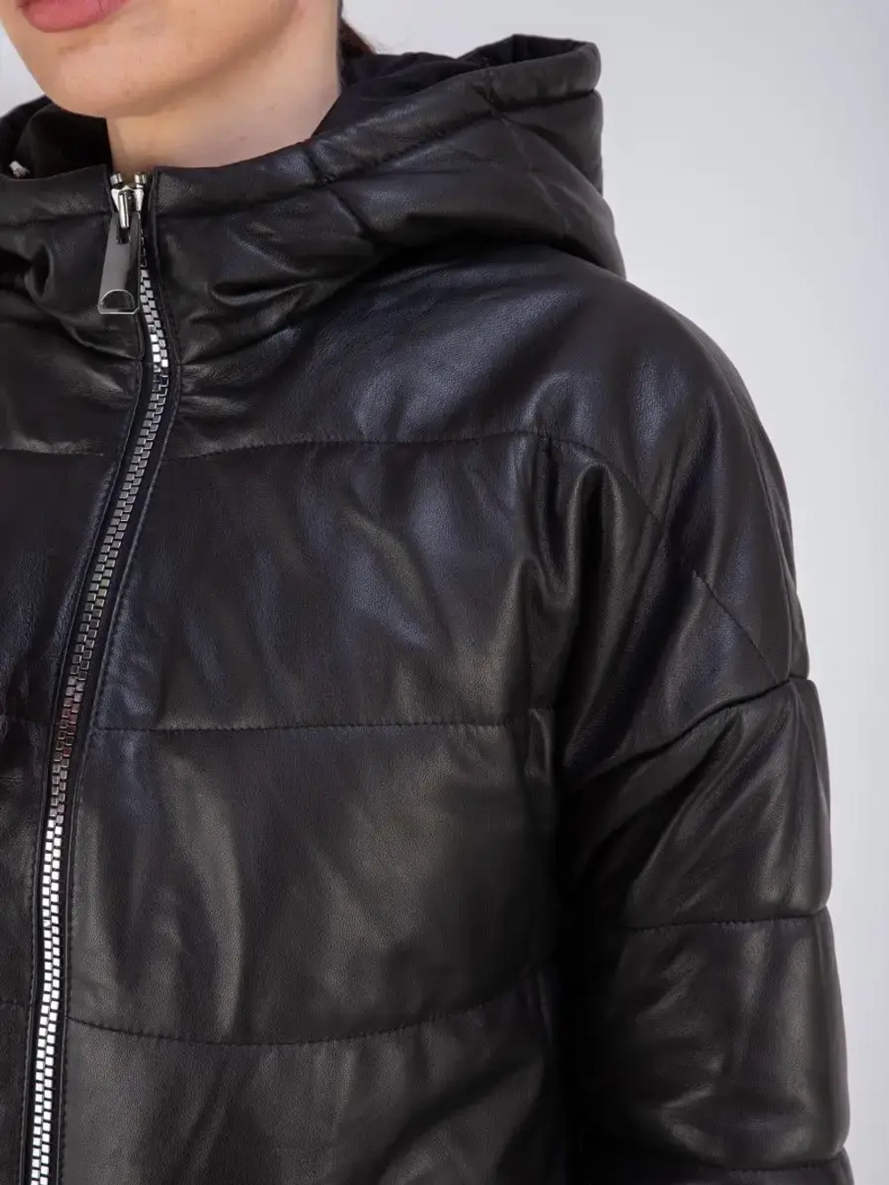 Куртка женская кожаная утепленная с капюшоном