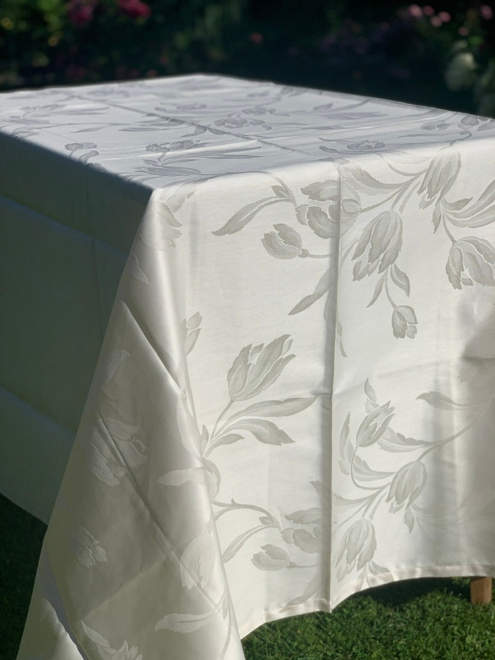 Скатерть 150х220 и 8 салфеток EmilioGatti Tulipan белые