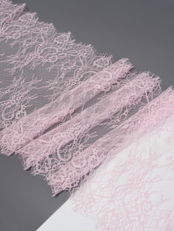 Кружево шантильи нежно-розовое неэластичное ширина 22 см купон 2.9 м С БРАКОМ
