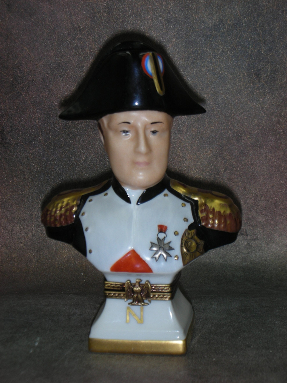 Статуэтка. Фарфор. Наполеон Бонапарт шкатулка. Limoges. Франция