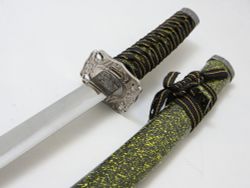 Armas Del Mundo Меч самурайский. Ножны черные с желтым крапом, цуба серебро