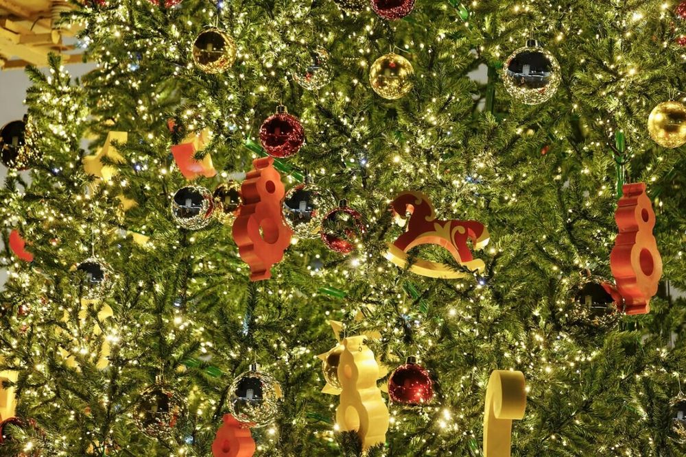 Светодинамическая елка ствольная: с встроенной гирляндой - "Альпийская" высота от 4 до 22 м