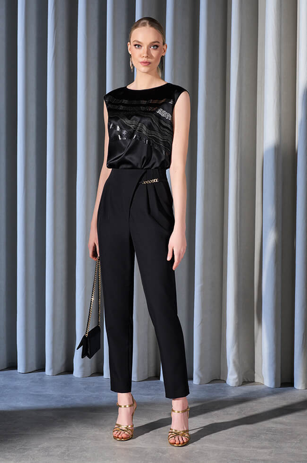 31002 Брюки женские (черный)