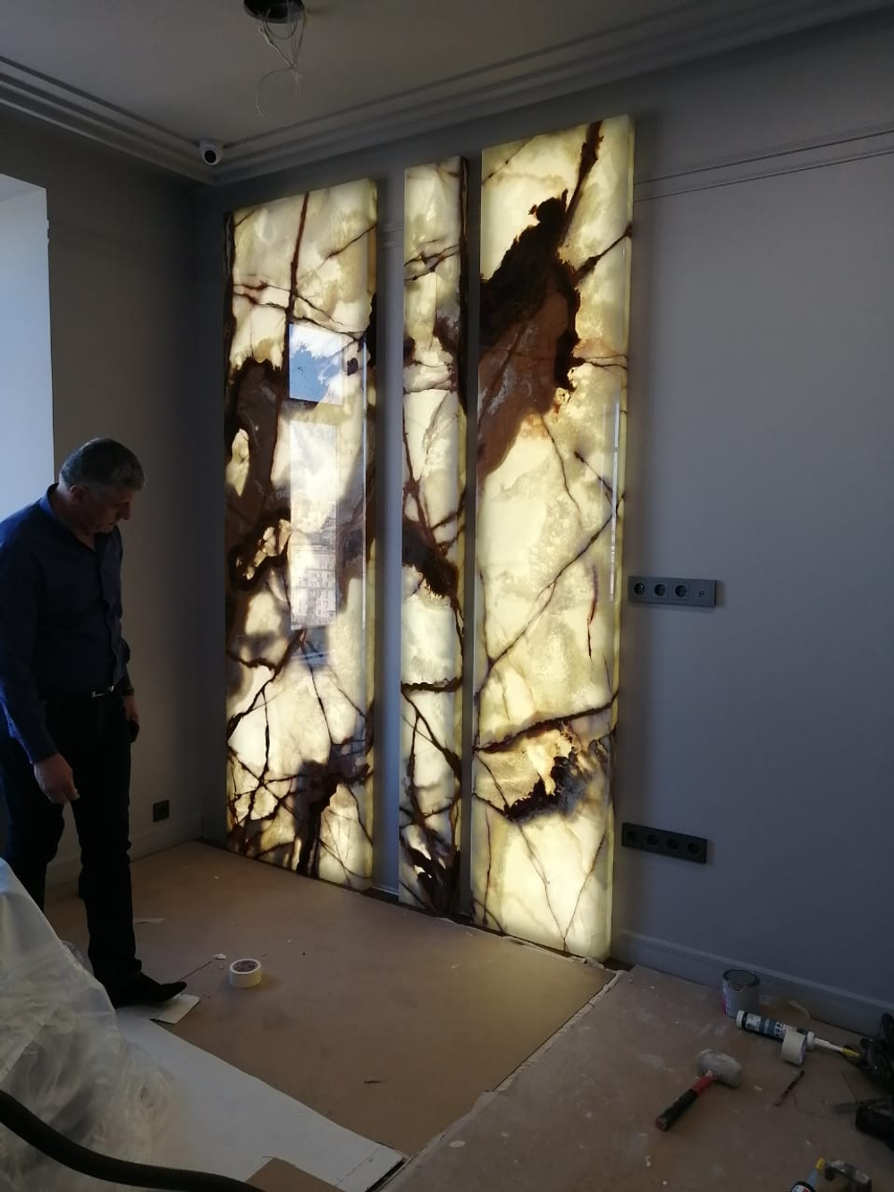 Витражи , UV фотопечать , объёмная UV фотопечать , ультратонкие ( 7 мм ) световые панели.