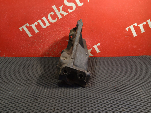 Кронштейн бампера правый