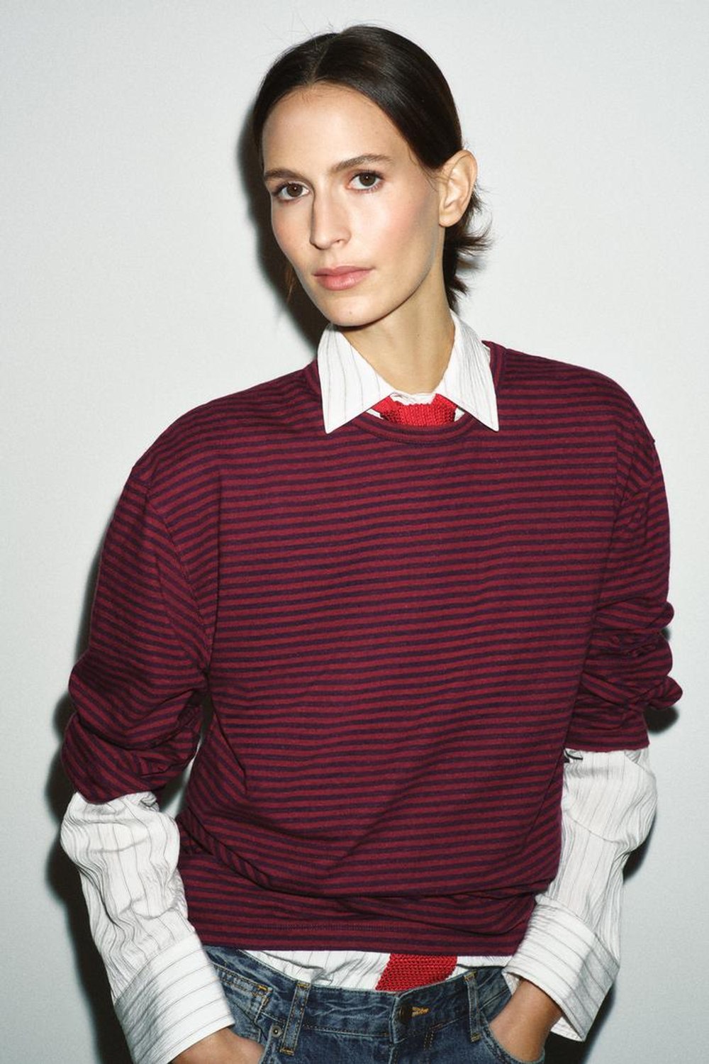 ZARA ФУТБОЛКА ИЗ ХЛОПКА И ЛЬНА В ПОЛОСКУ, ОТТЕНКИ ФИОЛЕТОВОГО