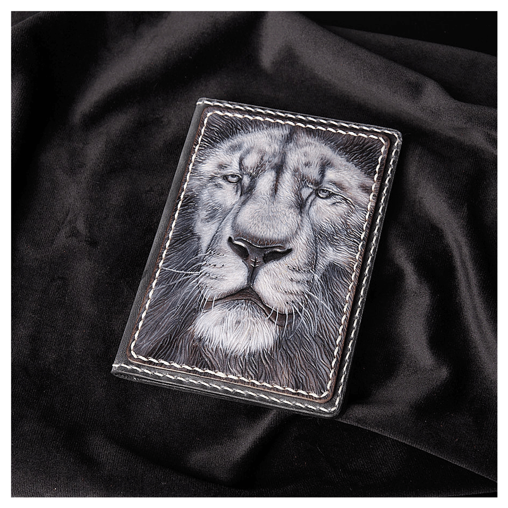 Кожаная обложка на паспорт «Лев»