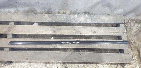 Накладка стекла правой двери E-Class Coupe (C238)  Б/У Оригинал A2387202007