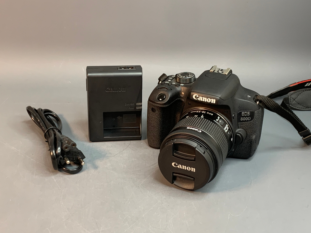 Canon 800D Kit 18-55mm IS STM 3.100 кадров