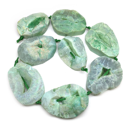 Агат с друзами ок.50х36 мм, зеленые бусины