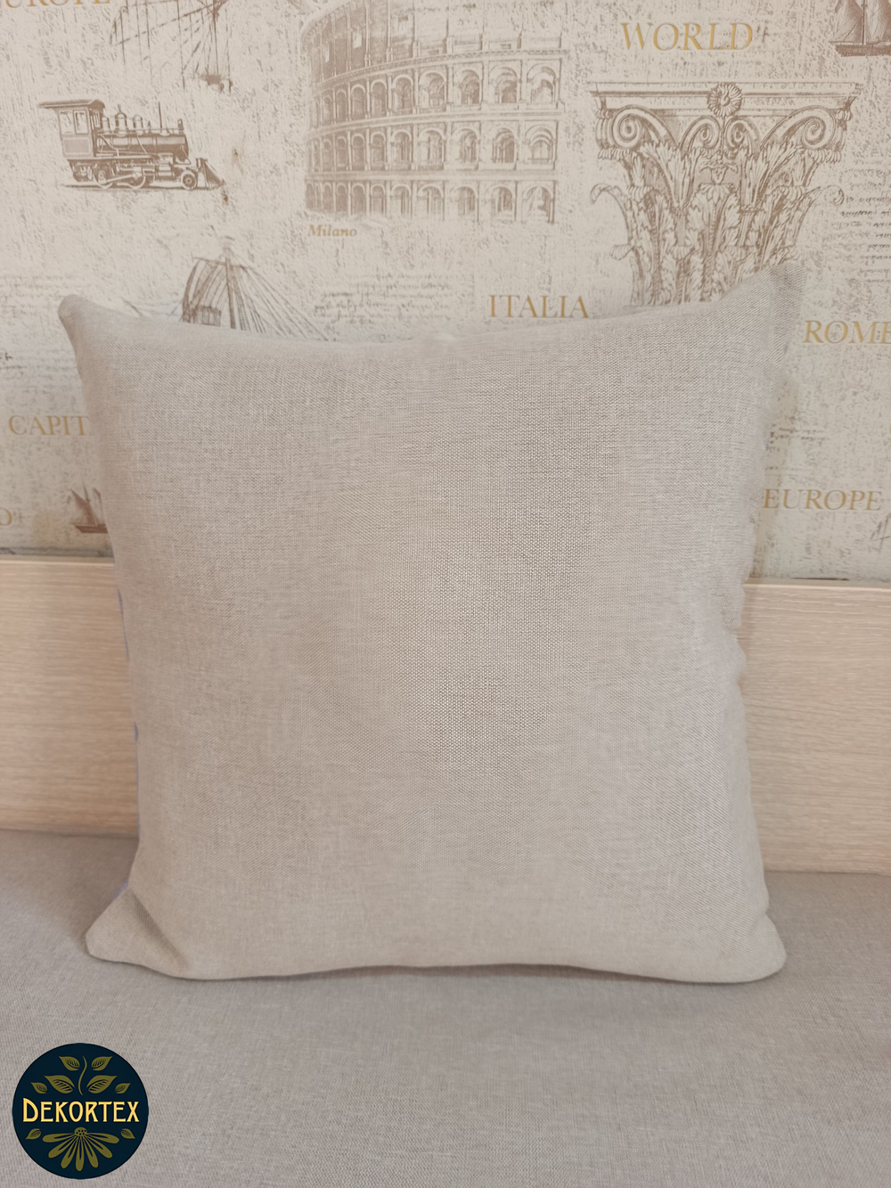 Декоративный гобеленовый чехол Розы белые 47х47