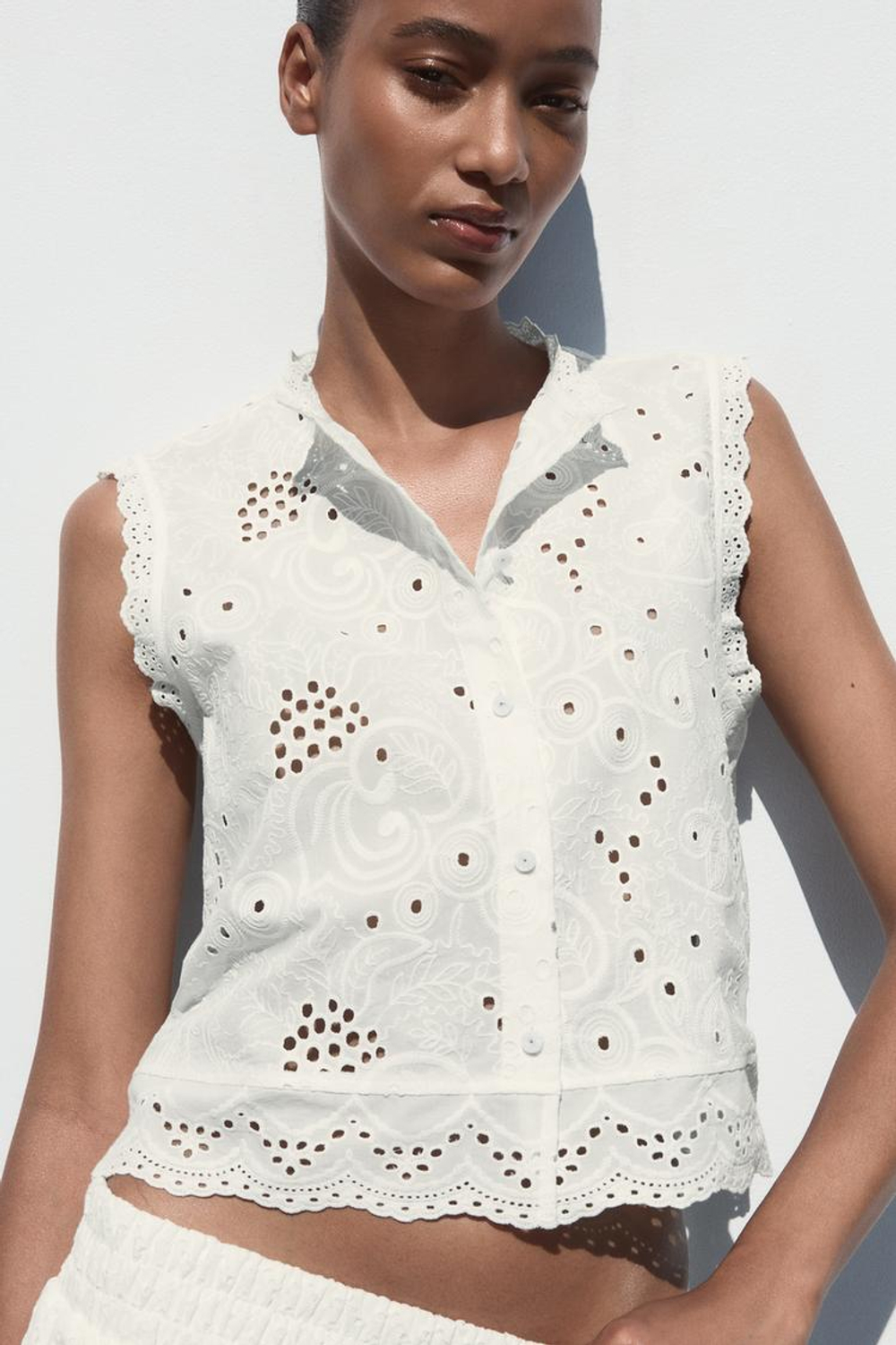 ZARA ТОП С АЖУРНОЙ ВЫШИВКОЙ, БЕЛЫЙ