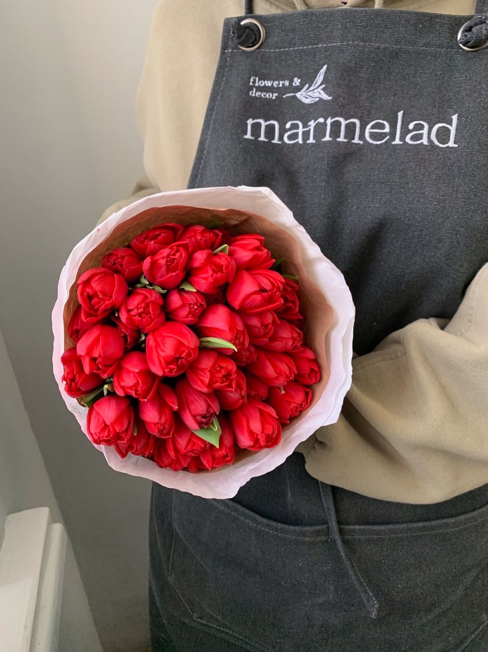 Тюльпаны пионовидные - красный цвет