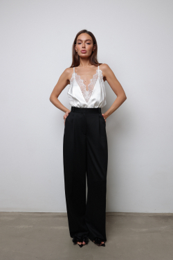 Боди с кружевом молочное