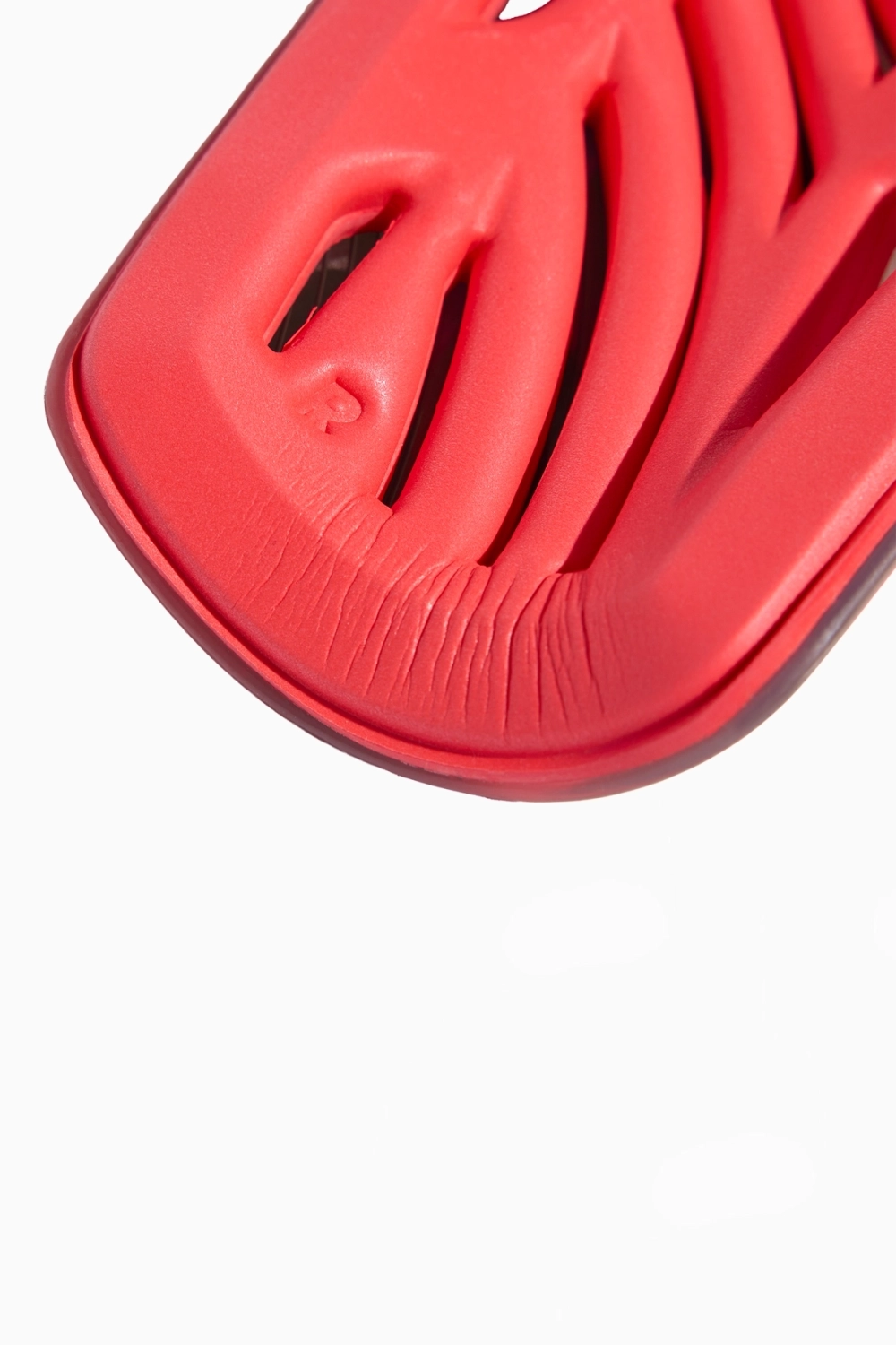 Футбольные щитки adidas Tiro League