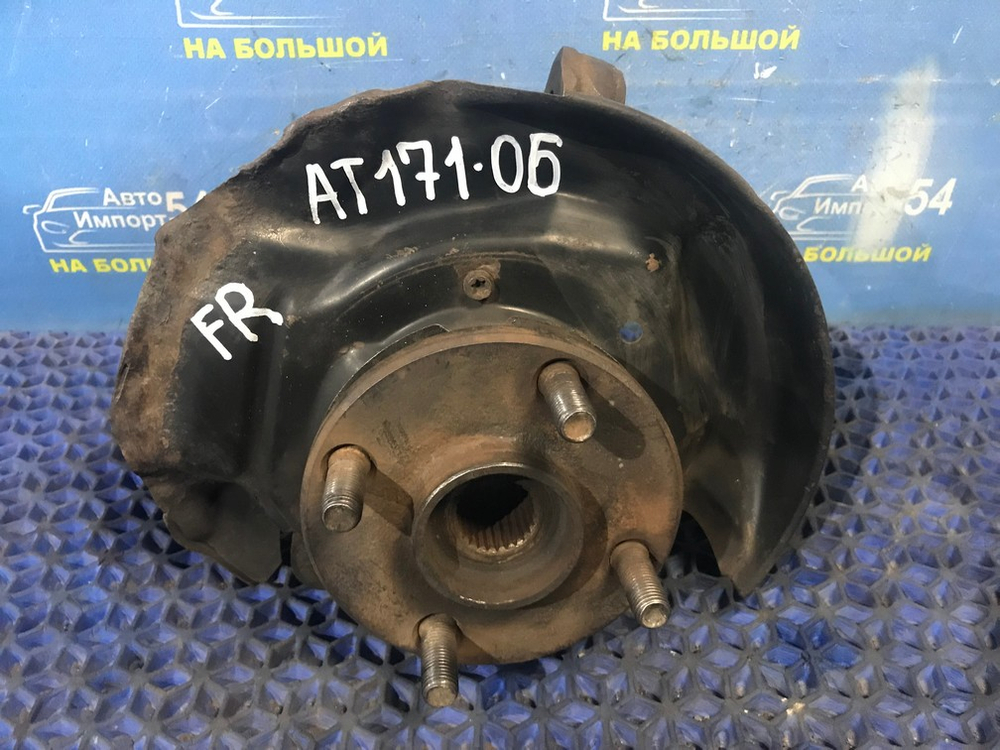 Ступица передняя правая TOYOTA CARINA 1990