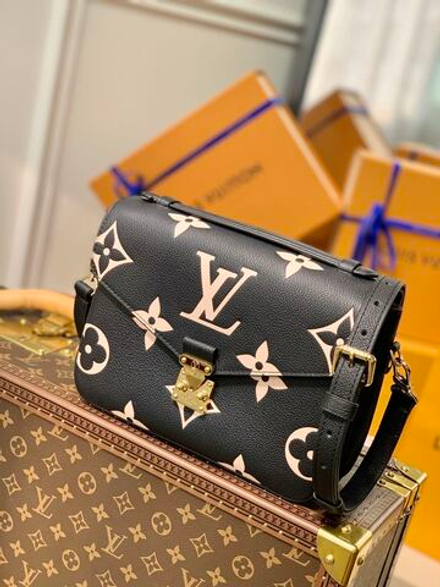 Louis Vuitton Pochette Metis