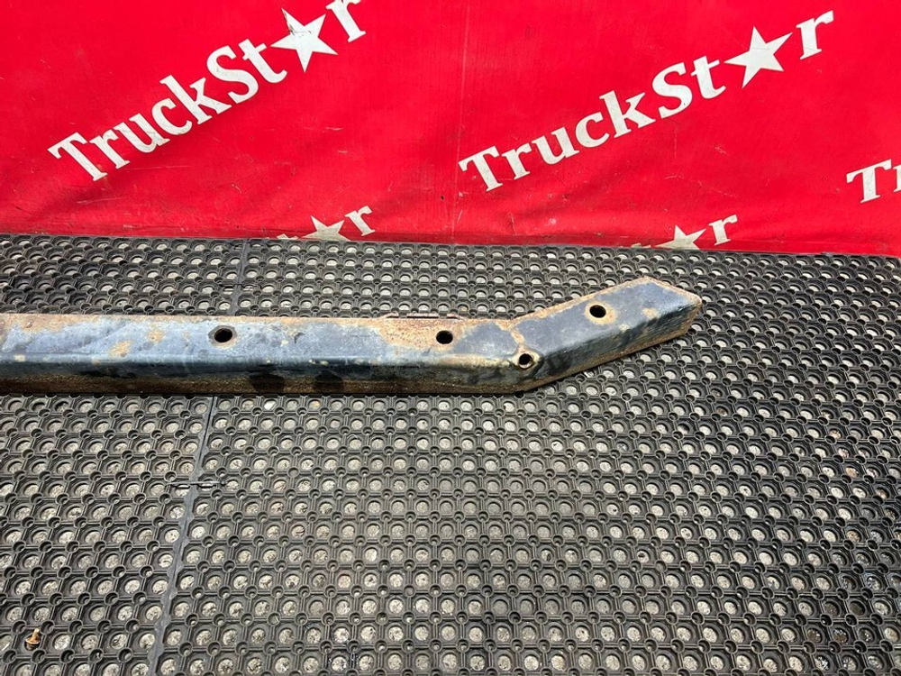 Усилитель переднего бампера