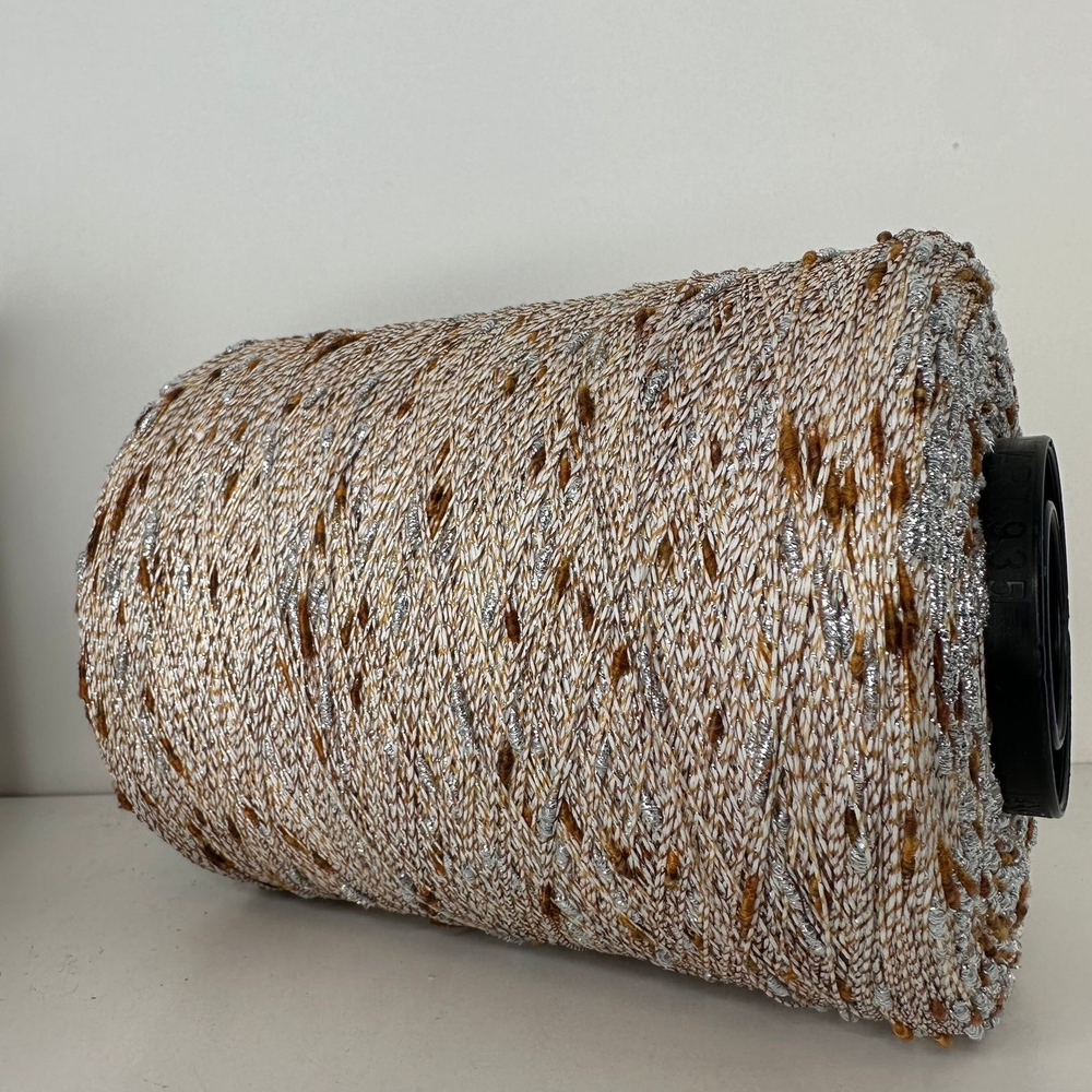 CRISTALLO - Luxury Production by Ri.Go; 75% хлопок, 15% люрекс, 10 п/а; 700м/100гр; col. 2049, цвет: бежевый с светло-коричневым, с коричневыми и серебристым люрексом «шишечками»