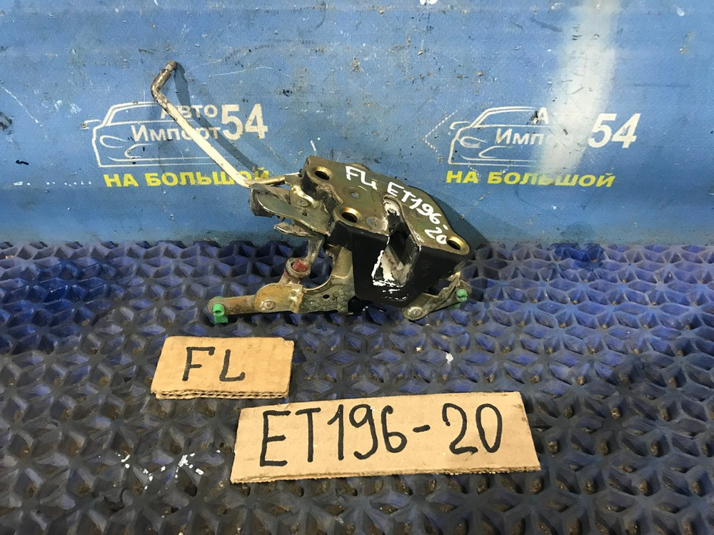 Замок двери передней левой TOYOTA CALDINA 1996