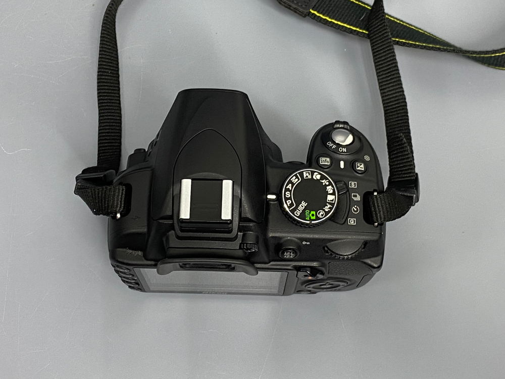 Nikon D3100 kit 18-55 mm 3.700 кадров