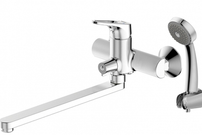 Смеситель для ванны с длинным изливом с аксессуарами Bravat Drop-D