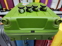 Чемодан Средний (М) полипропилен "Mironpan" съёмные колёса