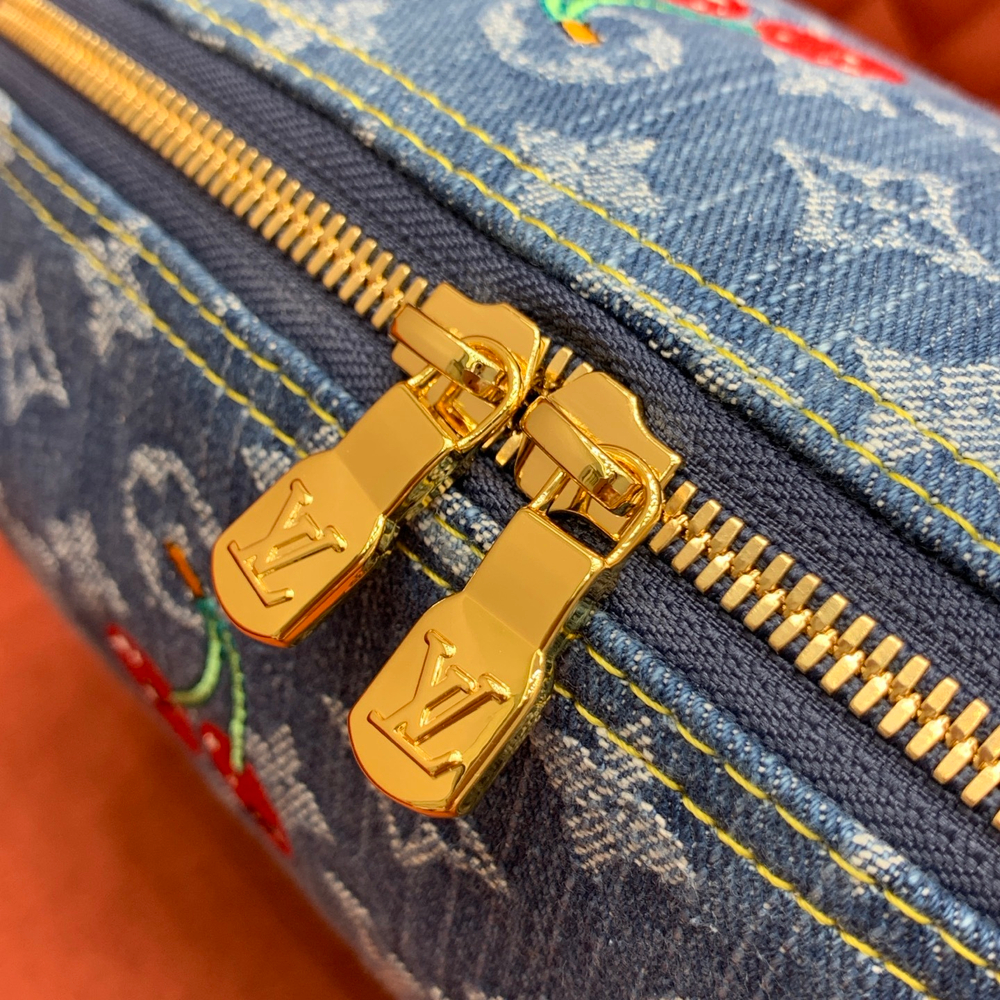 Louis Vuitton Pochette Cosmetique GM