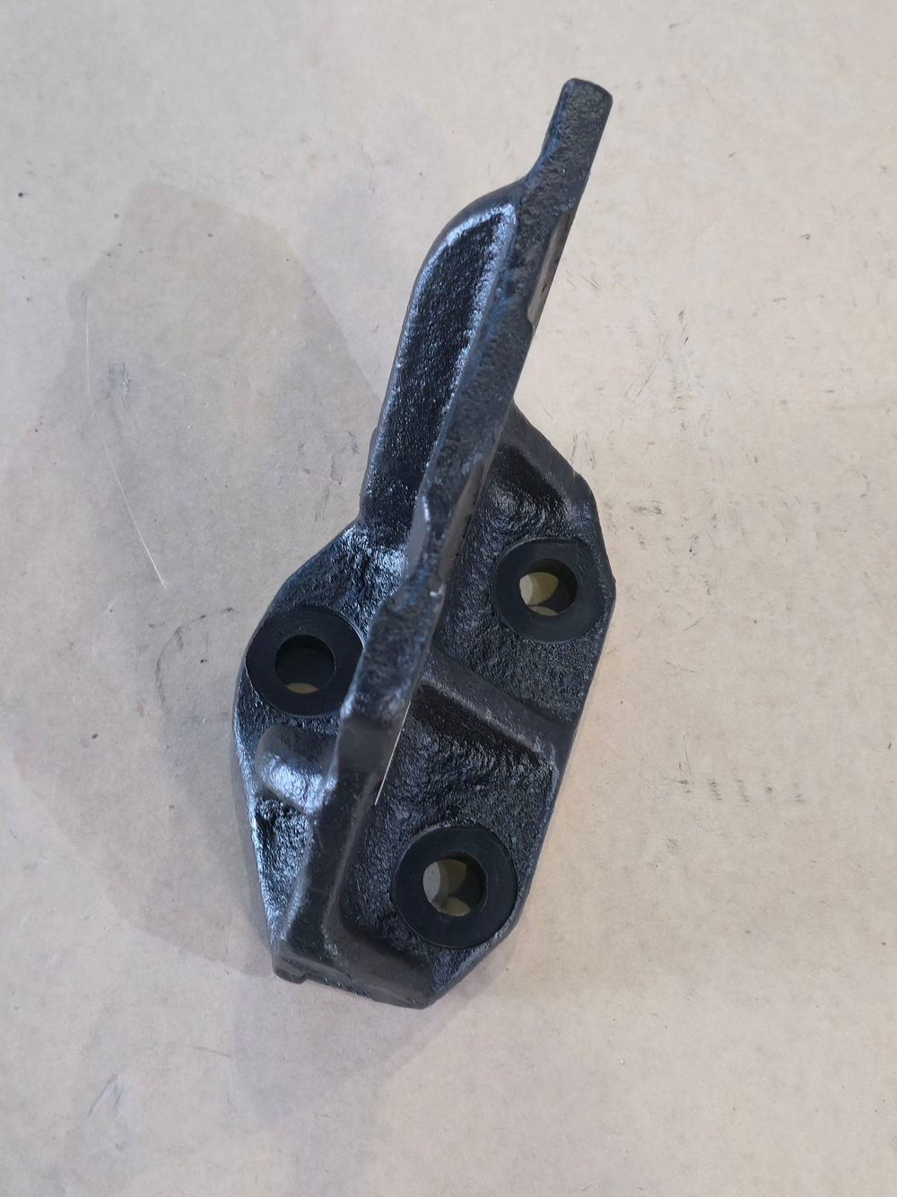 Кронштейн МАЗ двигателя боковой передний ОАО МАЗ