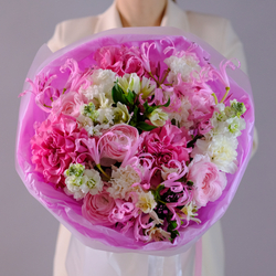 Нежный букет с пионовидными розами, ранункулюсами и нерине #189