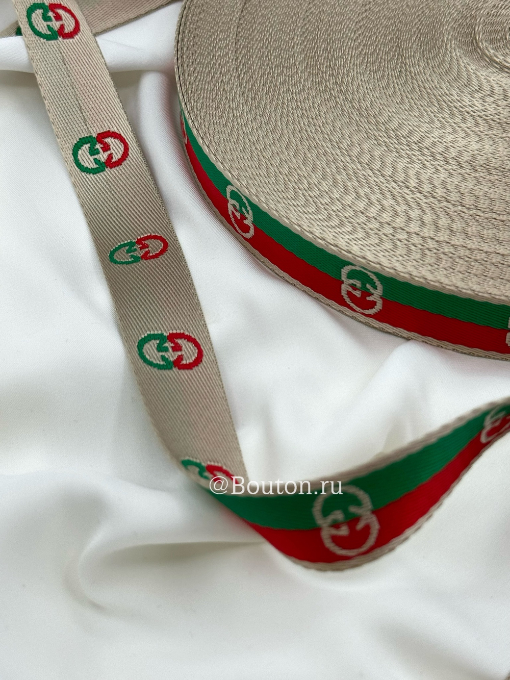 Тесьма Гучч. красно-зеленая узкая 2 см жаккард