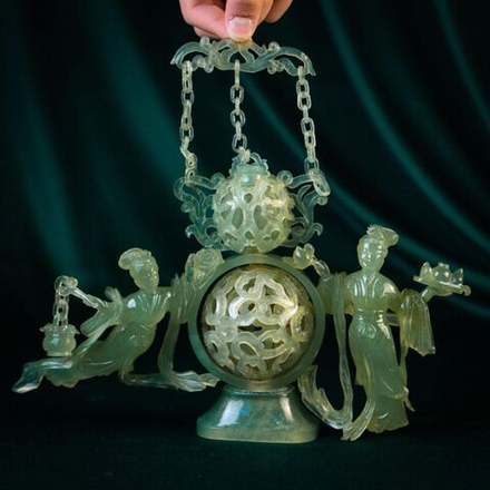 Скульптурная композиция «Небесные красавицы вокруг шара»