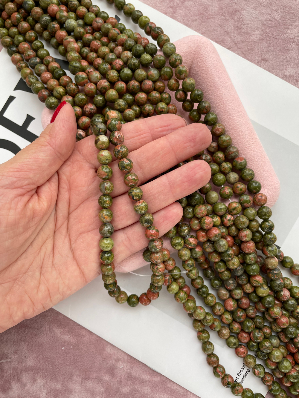 Нить бусин из унакита 8мм