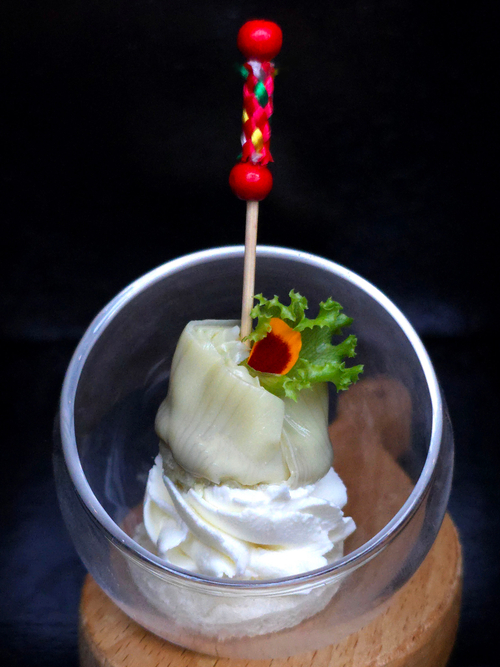 Канапе с артишоками и мягким сыром на домашнем хлебе