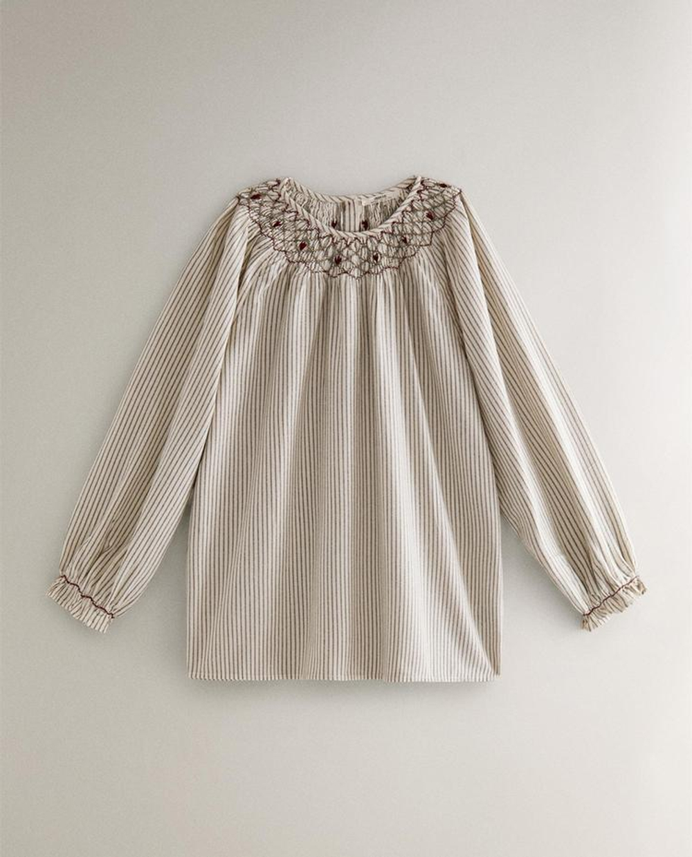 ZARA HOME ПИЖАМА С РОЖДЕСТВЕНСКОЙ ВЫШИВКОЙ, ЖЕЛТОВАТО-БЕЛЫЙ