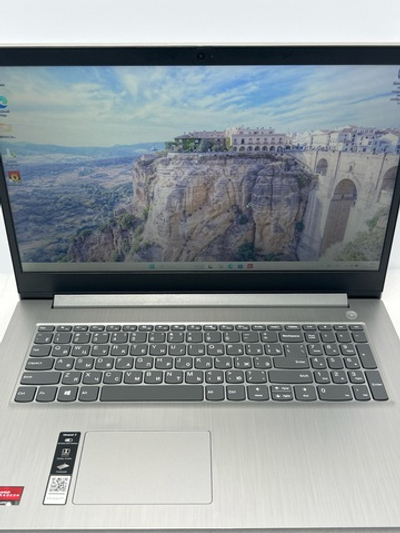 Ноутбук Lenovo IdeaPad 3-17ADA05 (81W20092RU) 17"/AMD Ryzen 3 3250U/RAM 8GB/SSD 256GB/AMD Radeon Graphics/1600 x 900/TN/Windows 11/Подсветка кл-ры:нет/Цвет: Серебристый. Состояние: B1